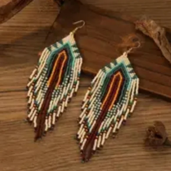 NEW Beautiful long beaded earrings - Picture 2 of 4